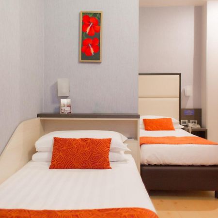 โฮเต็ล เพียเซ็นซ่า Hotel มิลาน ภายนอก รูปภาพ