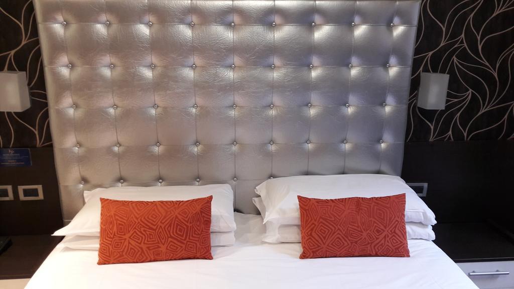 โฮเต็ล เพียเซ็นซ่า Hotel มิลาน ภายนอก รูปภาพ