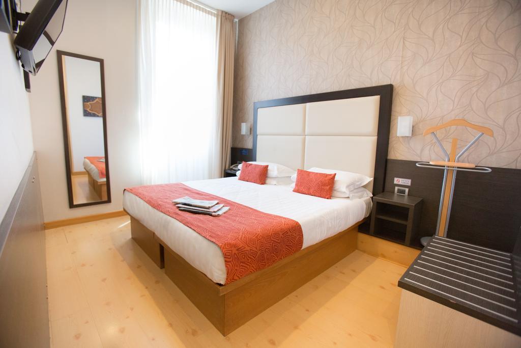 โฮเต็ล เพียเซ็นซ่า Hotel มิลาน ภายนอก รูปภาพ