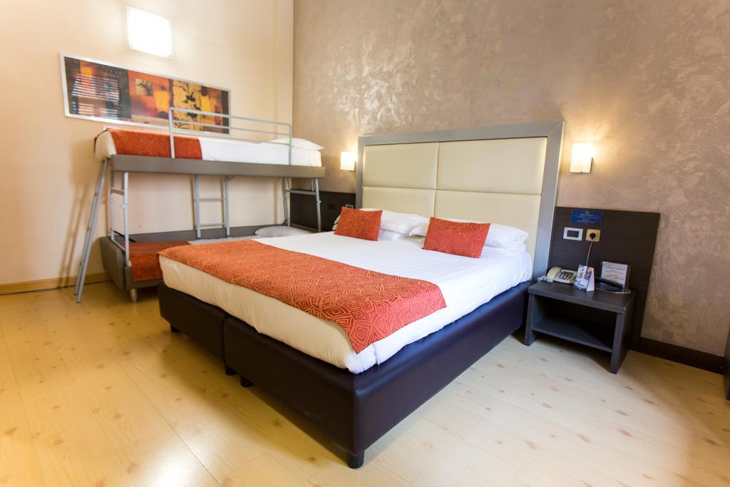 โฮเต็ล เพียเซ็นซ่า Hotel มิลาน ภายนอก รูปภาพ