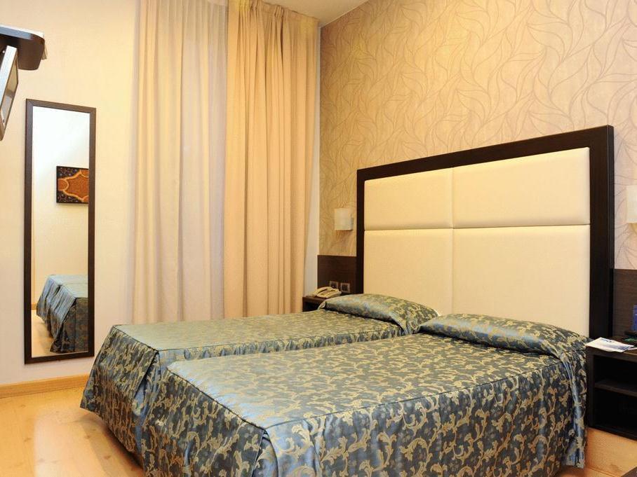โฮเต็ล เพียเซ็นซ่า Hotel มิลาน ภายนอก รูปภาพ