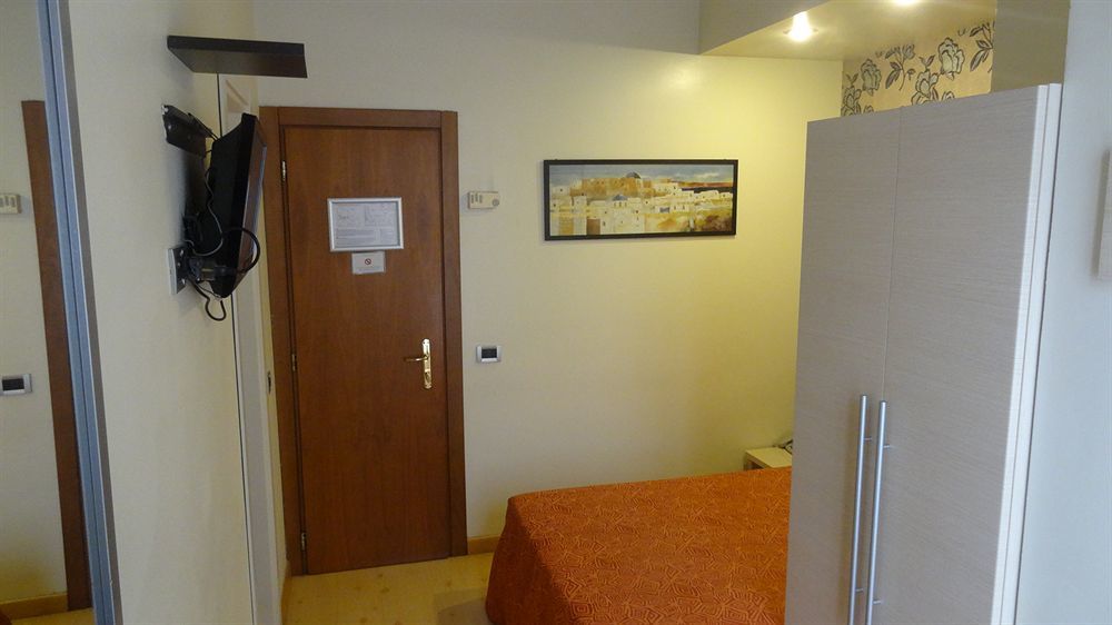 โฮเต็ล เพียเซ็นซ่า Hotel มิลาน ภายนอก รูปภาพ
