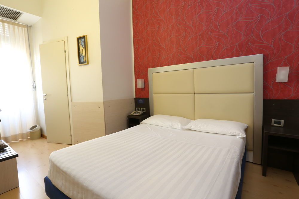 โฮเต็ล เพียเซ็นซ่า Hotel มิลาน ภายนอก รูปภาพ