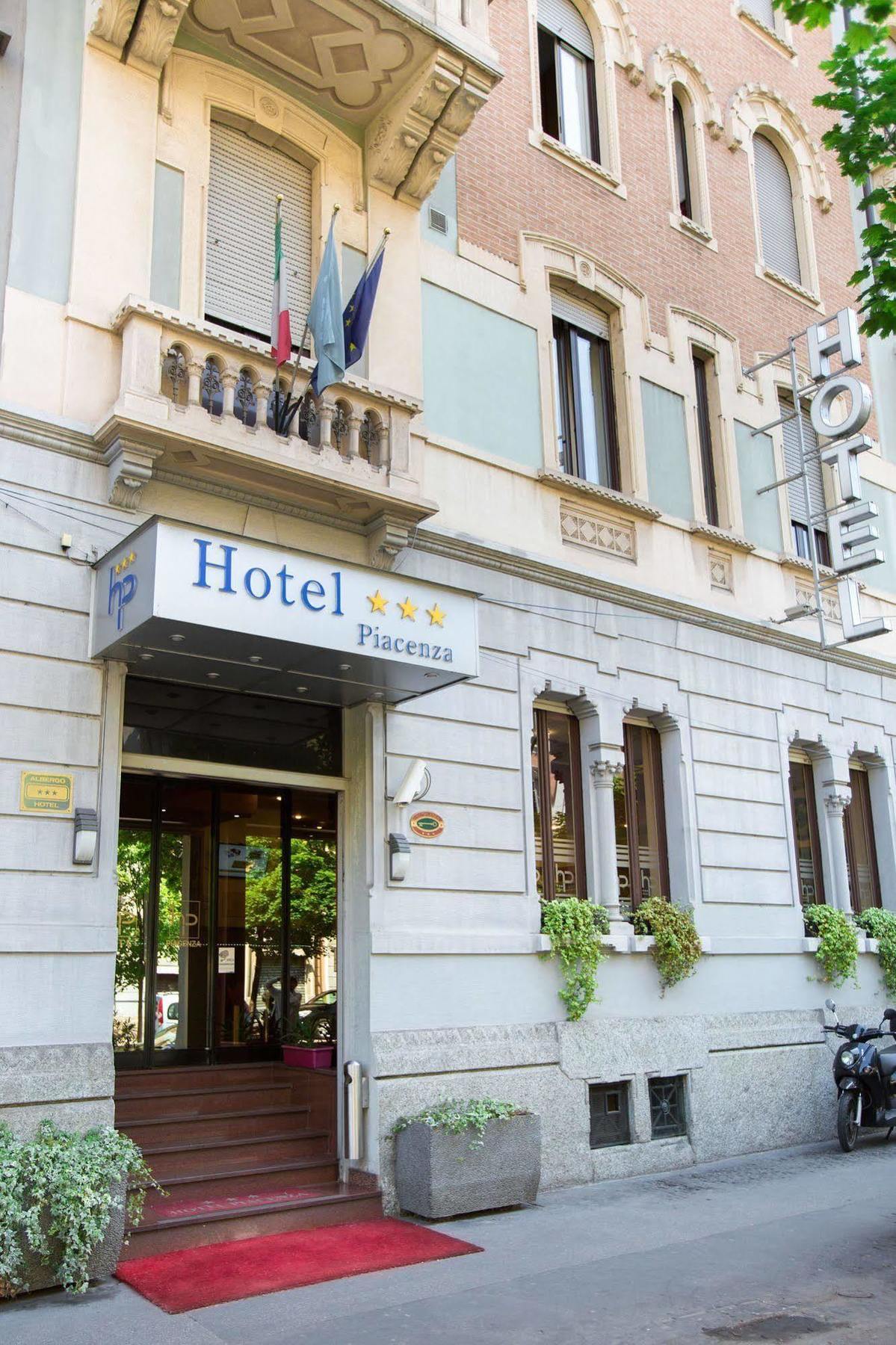 โฮเต็ล เพียเซ็นซ่า Hotel มิลาน ภายนอก รูปภาพ