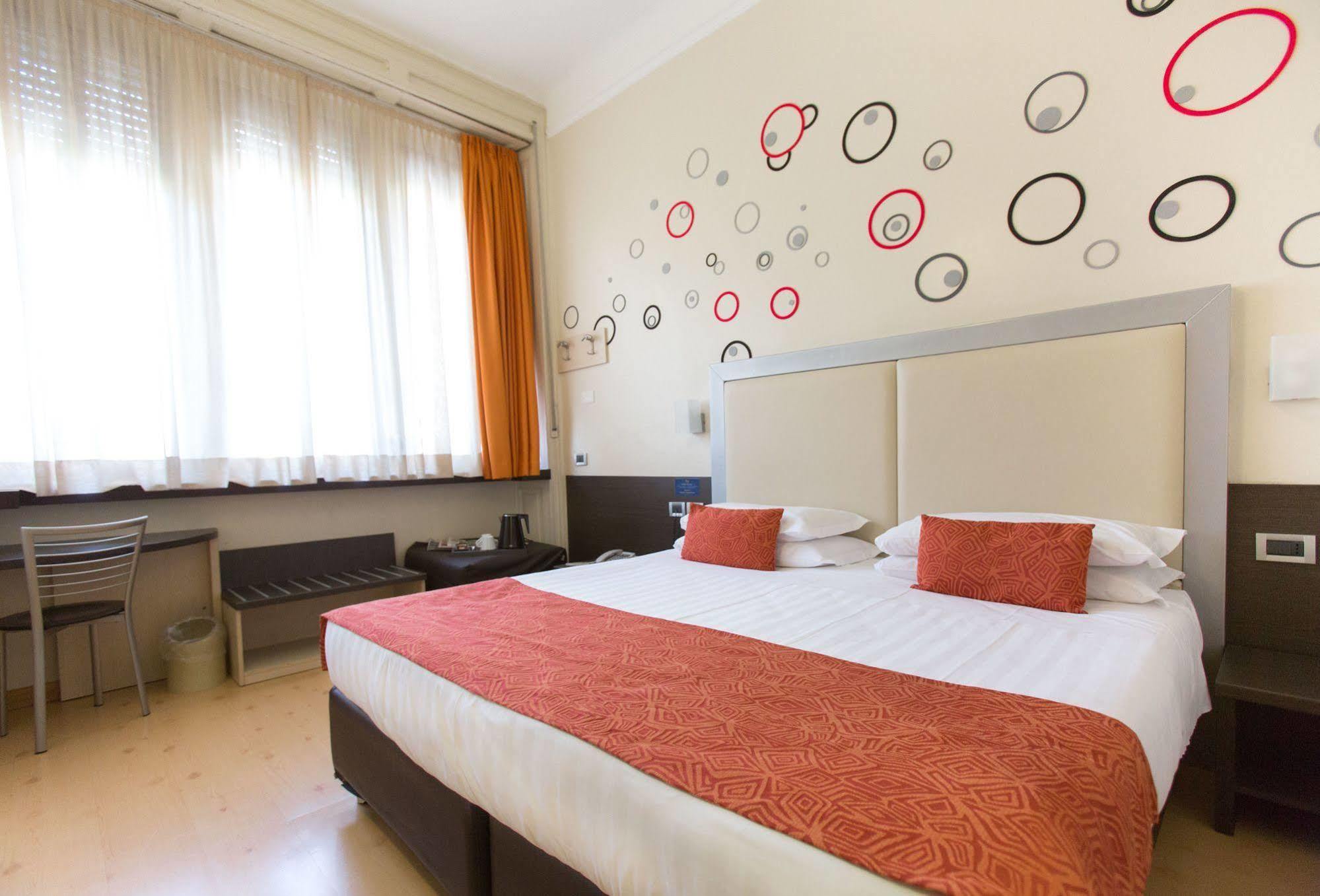 โฮเต็ล เพียเซ็นซ่า Hotel มิลาน ภายนอก รูปภาพ