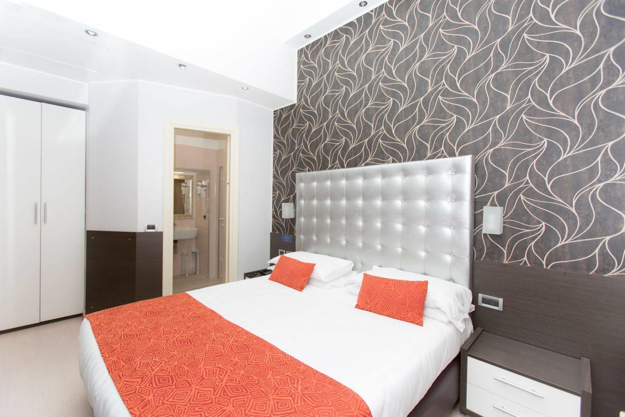 โฮเต็ล เพียเซ็นซ่า Hotel มิลาน ภายนอก รูปภาพ